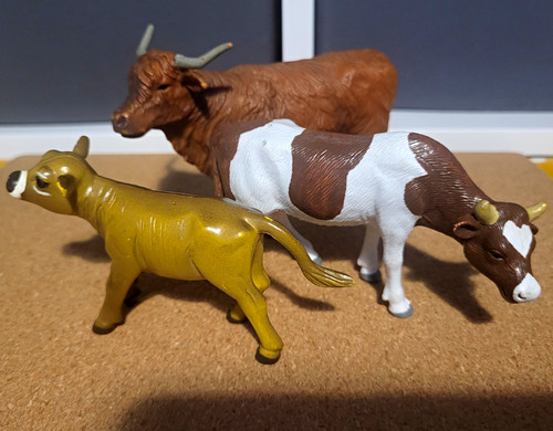 Plastic cattle set - plastic,