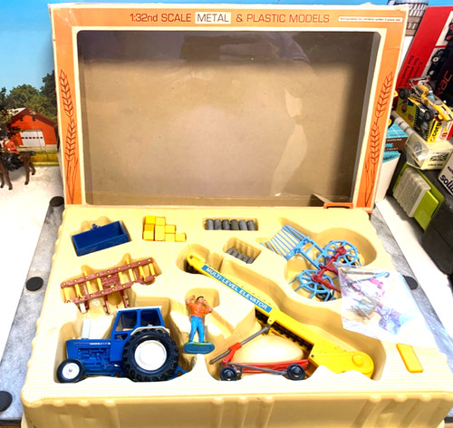 Britains farm tractor - britains.1:32.farm, &