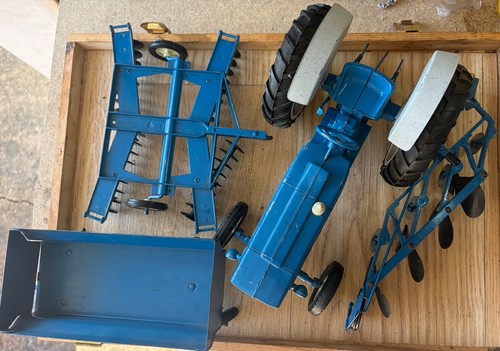 Vintage ertl deluxe tractor - vintage,